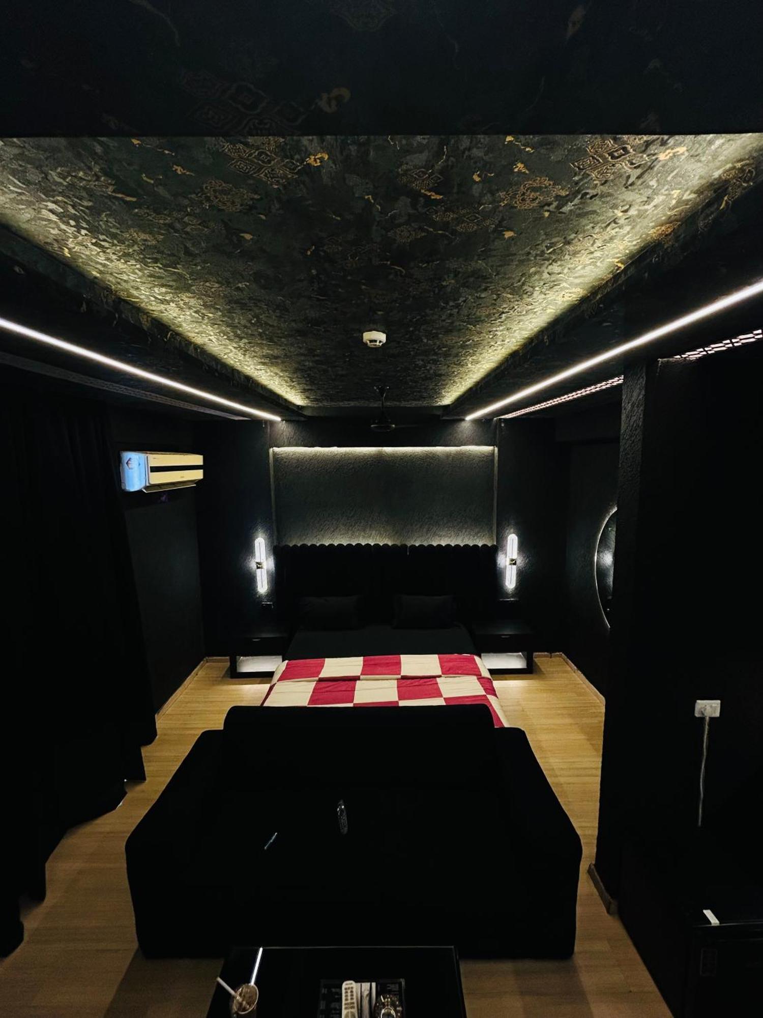 Hotel Shades Of Black 2 Lucknow Exterior foto