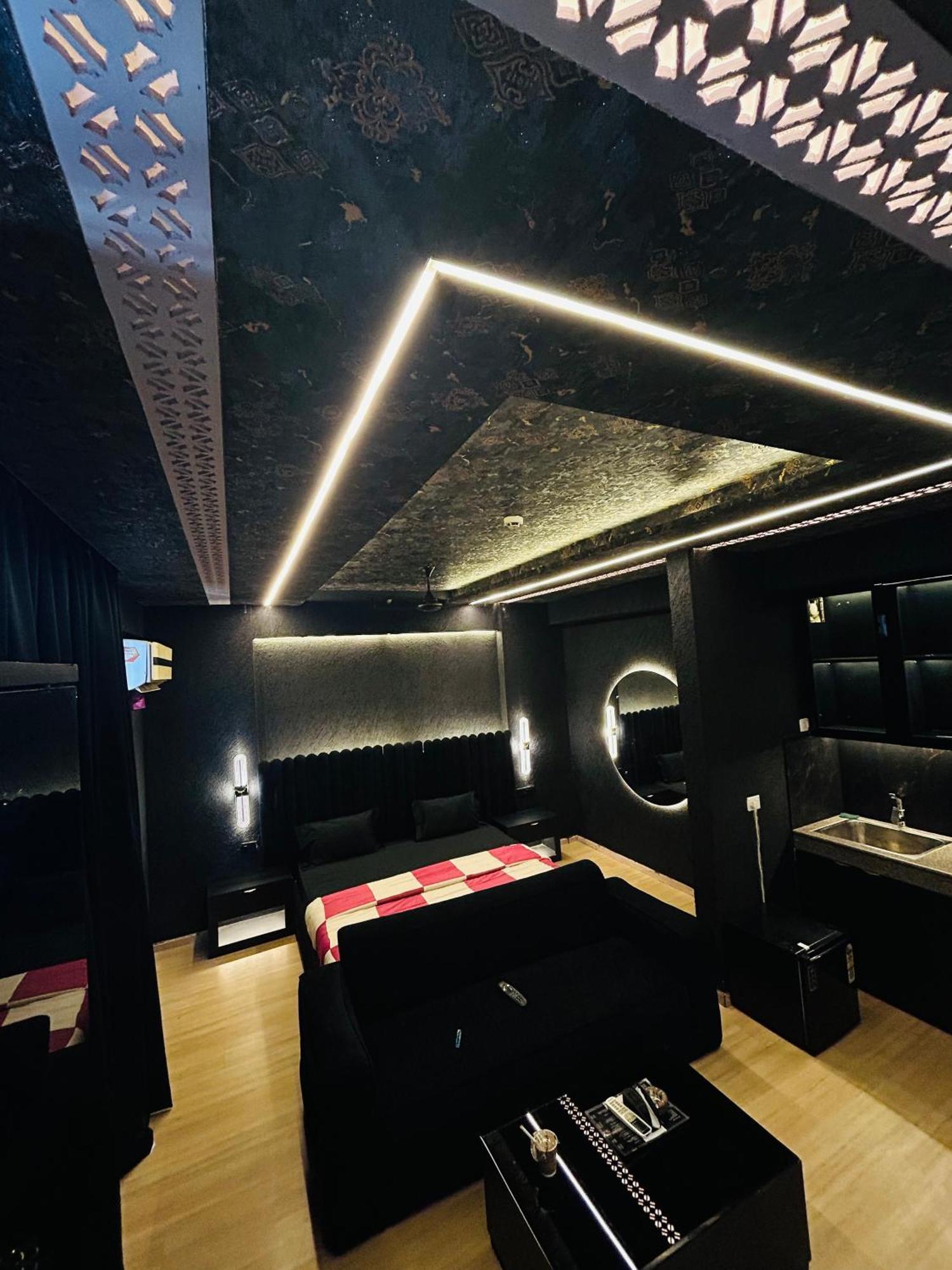 Hotel Shades Of Black 2 Lucknow Exterior foto